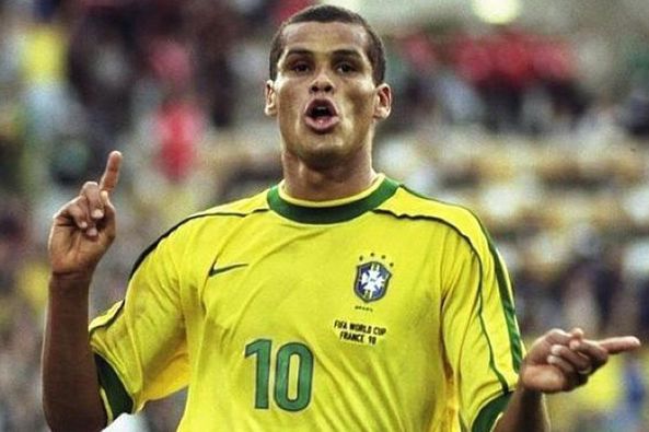 足坛上书写 足坛上书写